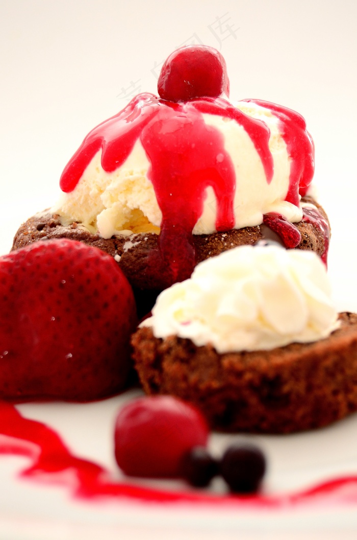 甜点，冰淇淋，水果，糖果，鲜奶油