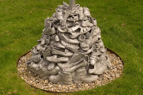 雕塑，油漆，鞋子，绿色，草，艺术，装饰