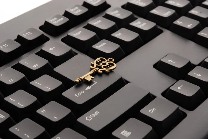 the hacker,键盘,手表,包,计算器,电脑键盘上的金钥匙