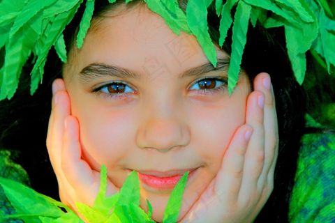 女孩，肖像，棕色的眼睛，叶子，微笑