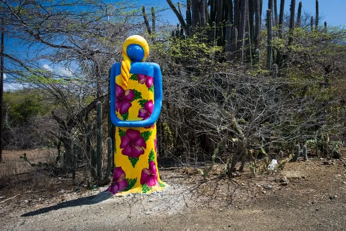 秋游,健身器材,山峦,松林,樱花盛开,女人艺术创意抽象