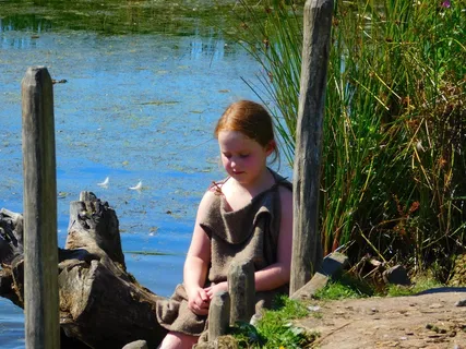 丹麦，小女孩，维京人，维京村，湖
