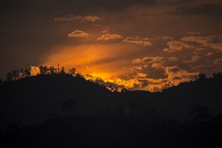 山，日落，云，太阳日落，天空，太阳