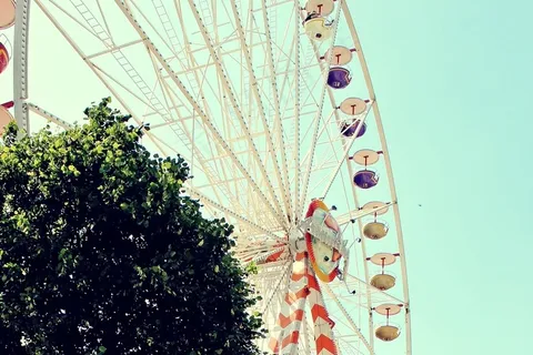 摩天轮,旋转木马,年市场,公平,骑 摩天轮,旋转木马,年市场,公平,骑