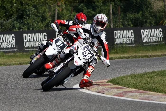 超级摩托车，Motard，Track