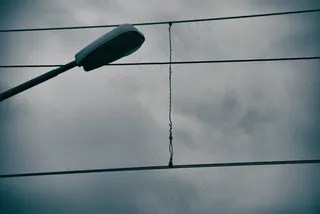 车载天线,屏幕截图,车门把手,灯,桨,电线和灯笼