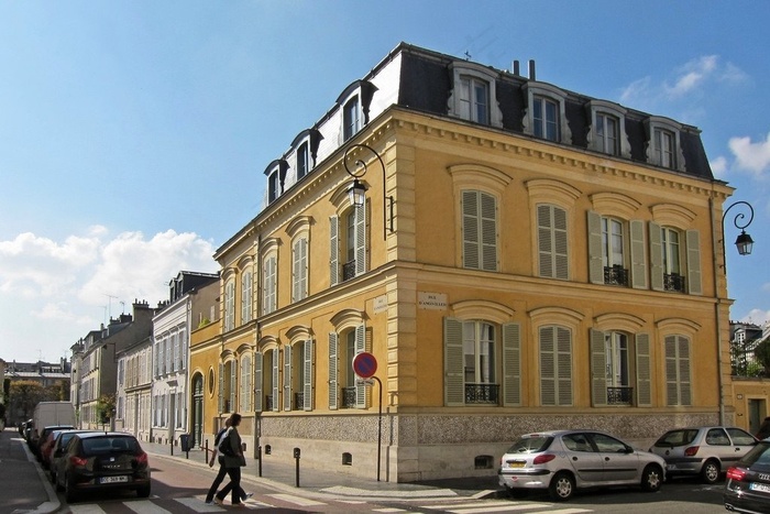 凡尔赛，拉维尔