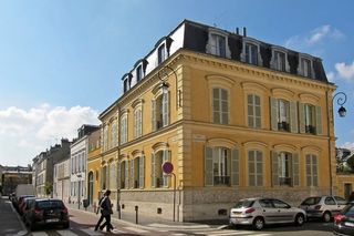 凡尔赛，拉维尔