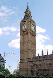 建筑,电子塔钟,天空,工艺品,佛像,塔旁边的摩天轮