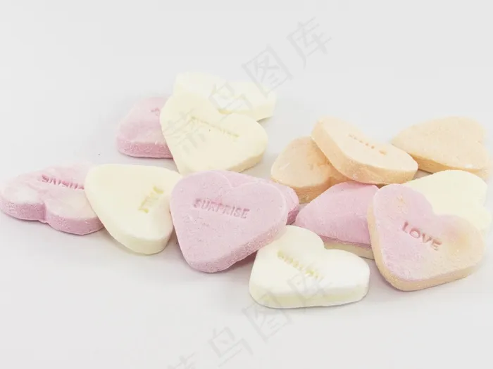 甜品,香皂,粉扑,粉饼,洁面扑,白色背景上的彩色糖果