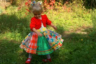 儿童，女孩，金发，秋季，叶子，红色，连衣裙