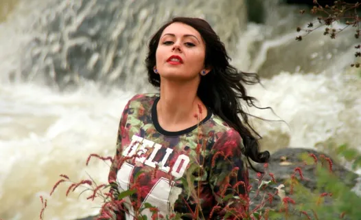 女孩，水，卡斯卡达，诱惑，Rumusete，黑发