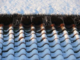 雪，冰柱，冰网，屋顶瓦片，冬天，白色