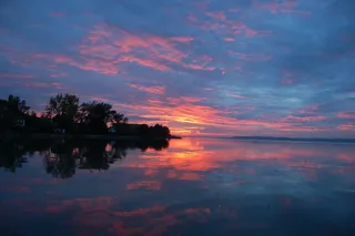 在傍晚，黄昏，日落，光线，天空
