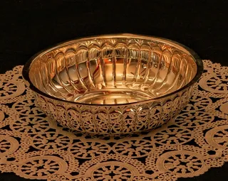 碗，菜，容器，银，金，金银合金，桌巾