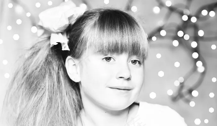 儿童，女孩，脸，黑色和白色，微笑，快乐