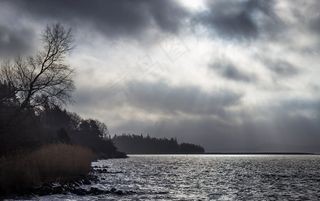 我峡湾的冬日之光