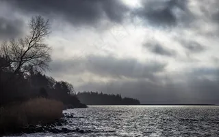 我峡湾的冬日之光