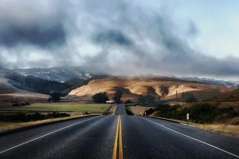 公路,天空,高速路,轿车,丘陵/高原,山区公路 公路,天空,高速路,轿车,丘陵/高原,山区公路