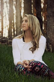 女孩，户外，年轻，女性，快乐，人，坐