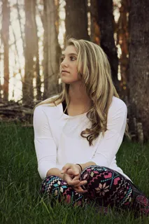 女孩，户外，年轻，女性，快乐，人，坐