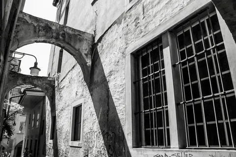 现代建筑,窗户,步行街,居民楼,门,黑色和白色建筑房子的方式