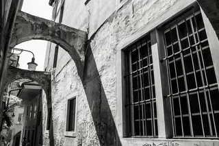 现代建筑,窗户,步行街,居民楼,门,黑色和白色建筑房子的方式