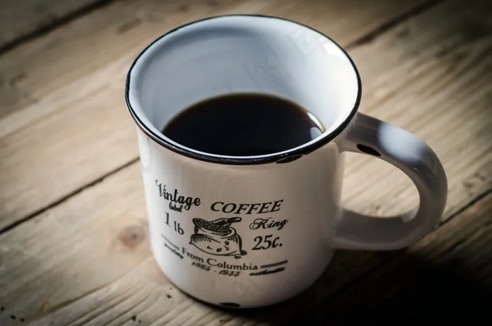 这本咖啡不要太好喝,马克杯,for the morning,咖啡,咖啡杯,在乡村杯木制的桌子上的咖啡