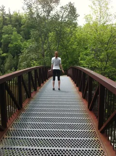 桥,农村,徒步旅行,女人,西红柿,荷兰芹,场面,景区 桥,农村,徒步旅行,女人,西红柿,荷兰芹,场面,景区