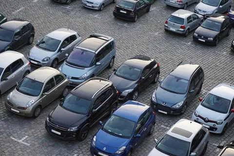 停车,汽车,车辆,交通,城市,公园 停车,汽车,车辆,交通,城市,公园