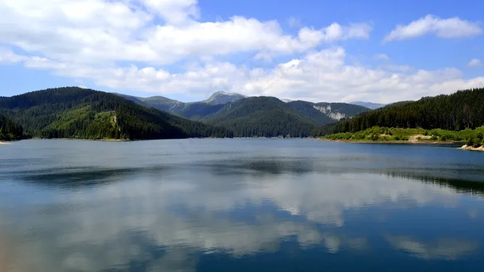Bolboci，湖，Bucegi，景观，山，天空