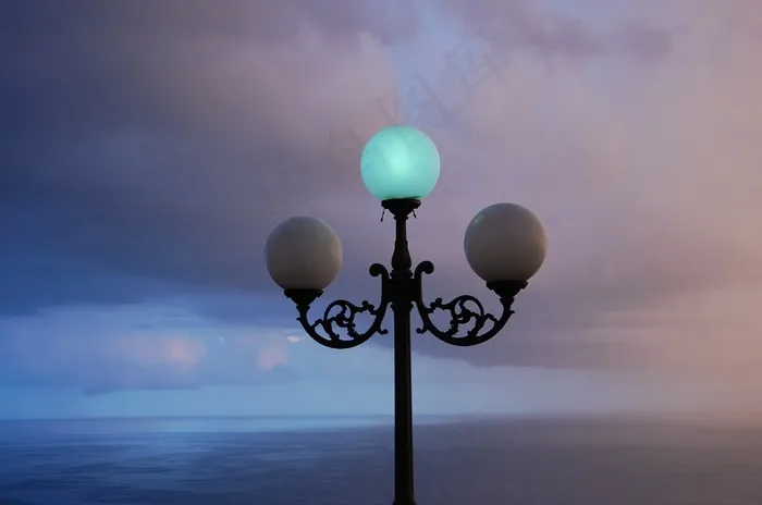 落地灯，天空，云