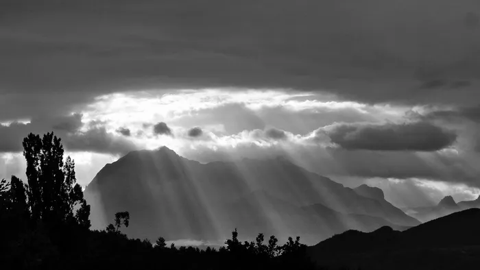 太阳的光线，光线，风景，自然，山，天空