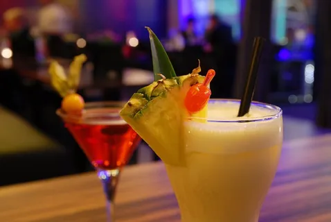 鸡尾酒,酒吧,夜晚 鸡尾酒,酒吧,夜晚