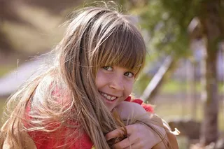 人类，儿童，女孩，脸，微笑，长长的头发，金发，意见