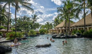 游泳池，度假村，热带，棕榈树，天空，云团，夏天