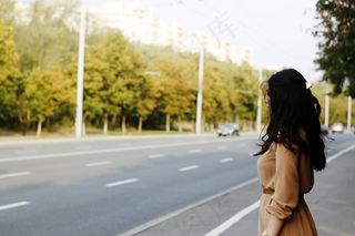 女人，常设，道路，等待，女性，人，寻找