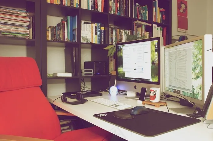 书房,书架,书柜门,地毯,电脑桌,我最新的桌子