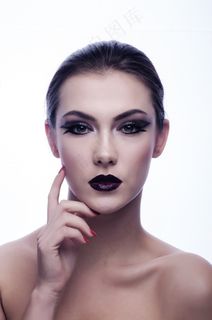 美丽的女人，在白色背景上的肖像