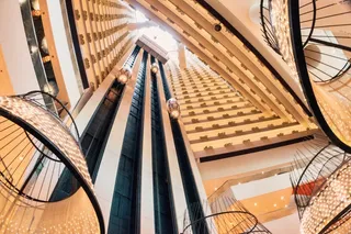 楼梯,电梯,钢琴琴胆,铁路轨道,卡通动漫人物,现代购物中心的低角度视图