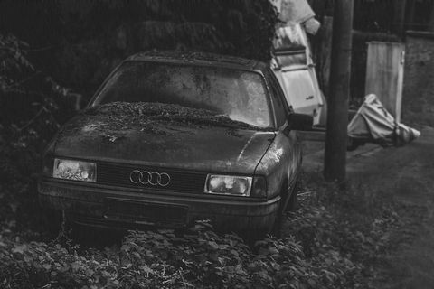 自动，奥迪A80，灰色，雨天，关闭，悲伤