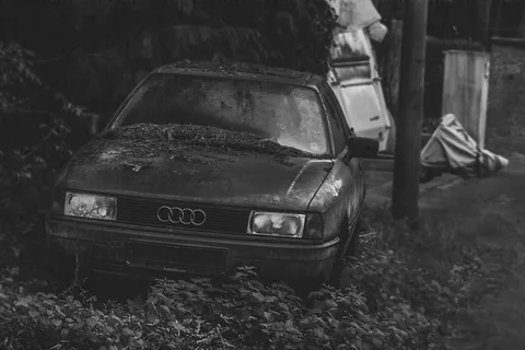 自动，奥迪A80，灰色，雨天，关闭，悲伤