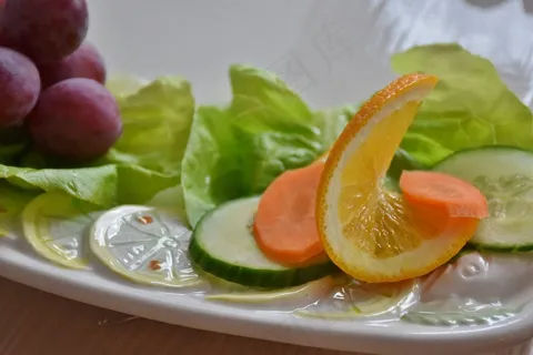 水果，葡萄，橙子，黄瓜，沙拉绿色沙拉