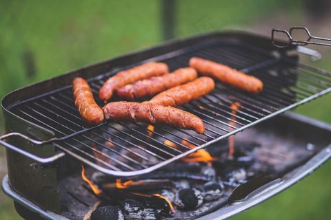 食物,烤肉架,电烧烤炉,烟头,电烤盘,烧烤香肠