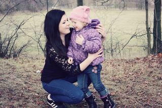 兄弟姐妹，姐妹，老人，年轻，快乐，微笑