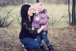 兄弟姐妹，姐妹，老人，年轻，快乐，微笑