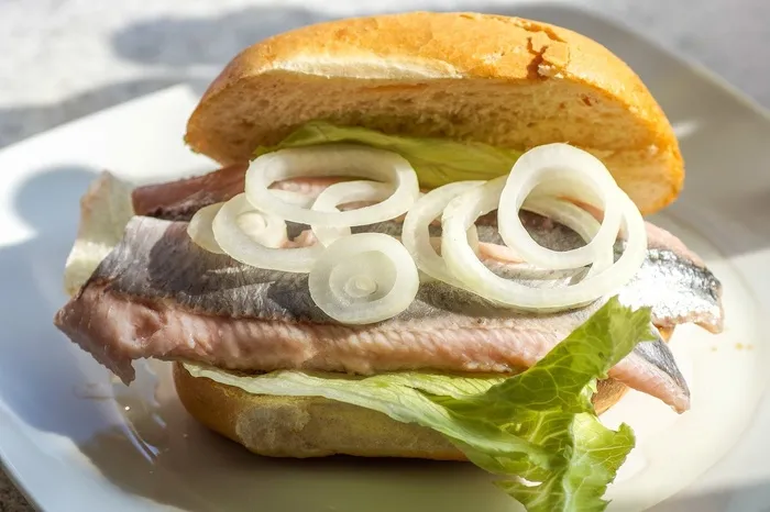 Maties，腌鲱鱼三明治，Fischbrötchen，鱼