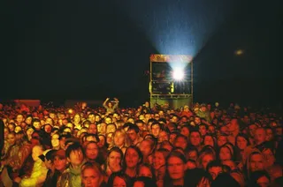 人物活动,都市夜景,灯笼,生日蜡烛,灯,在晚上的摇滚音乐会期间的人群