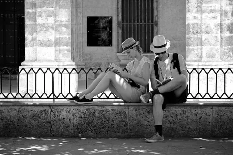 人物特写,儿童,钢笔画,滑板爱好者,巷道,游客