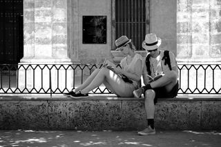 人物特写,儿童,钢笔画,滑板爱好者,巷道,游客